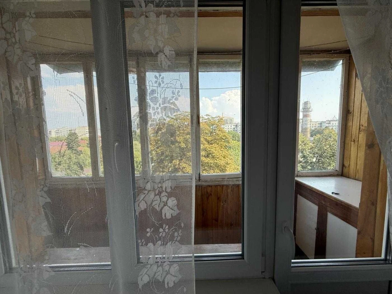 Kyiv, Vasyl Mazepa Avenue. City Center. 3-room apartment.