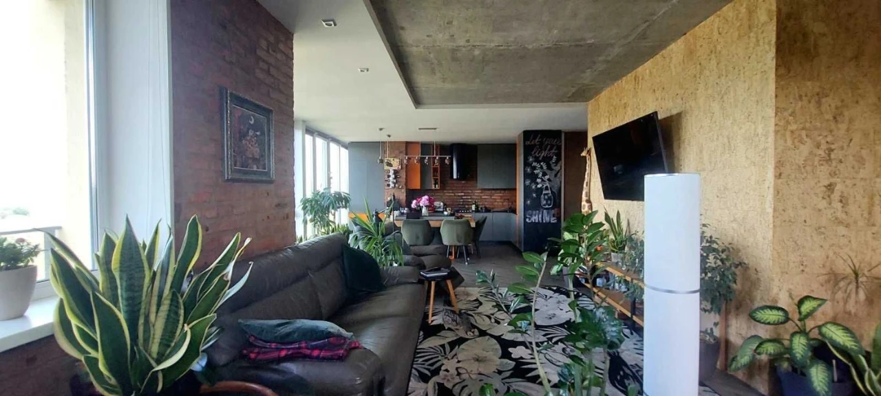Luxury two-level apartment with panoramic view, French Quarter Residence