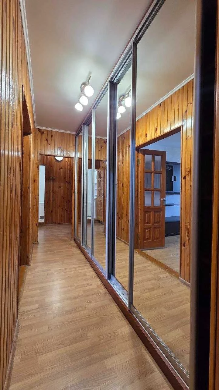 Продаж затишної трикімнатній квартири у Вишгороді по проспекту Ш