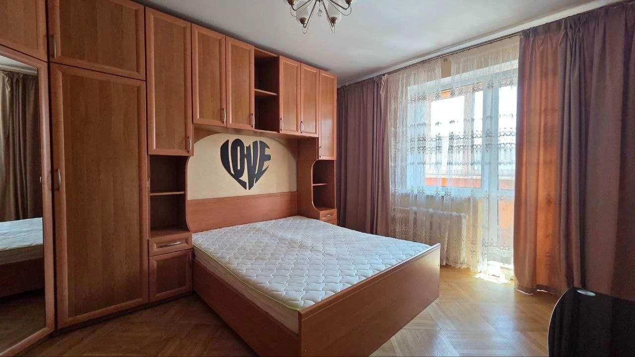 Продаж затишної трикімнатній квартири у Вишгороді по проспекту Ш