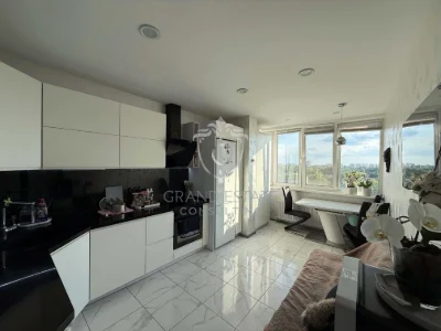 For Sale: 1-bedroom apartment with renovation on Boris-Glybskaya Street (Vatutina)