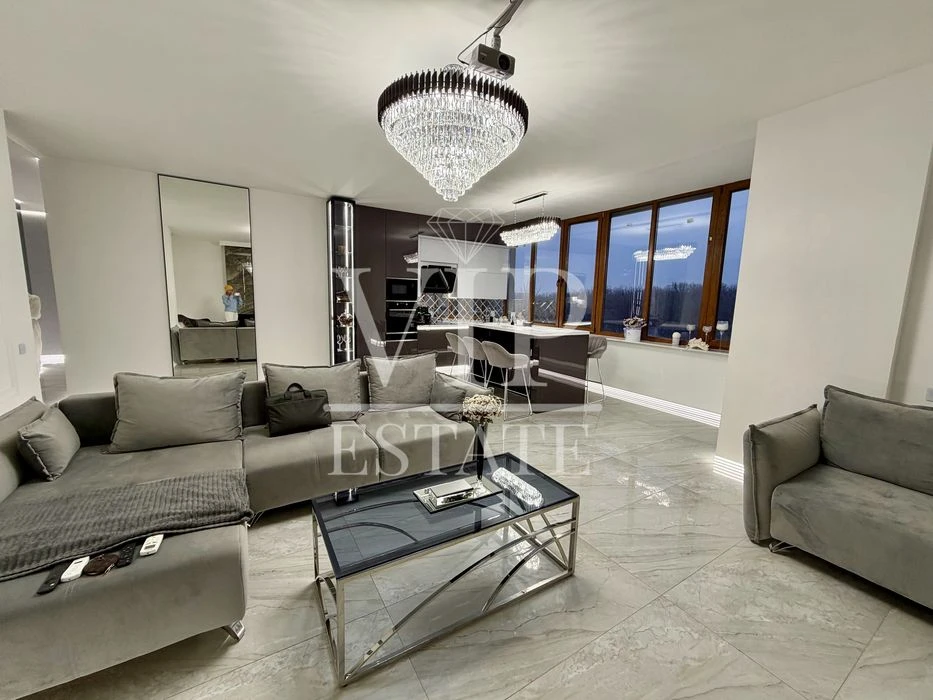 For sale 4-room apartment 137 sq.m. on the 8th floor of the 16th floor in the elite residential complex White Elephant Pr.