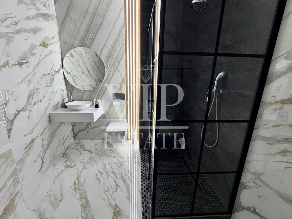 For sale 4-room apartment 137 sq.m. on the 8th floor of the 16th floor in the elite residential complex White Elephant Pr.