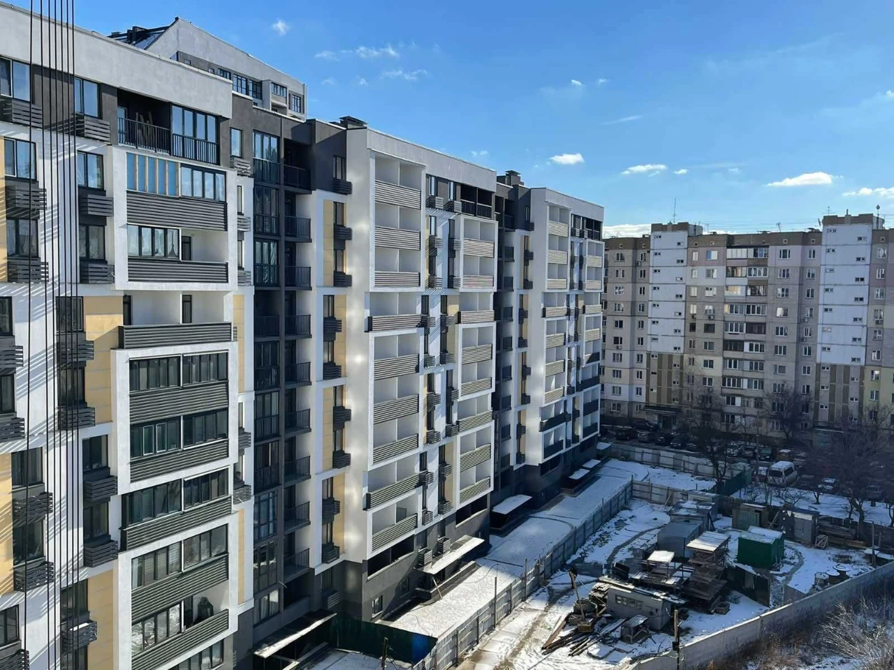 Two-bedroom apartment for sale. Keys immediately. Building is completed.
