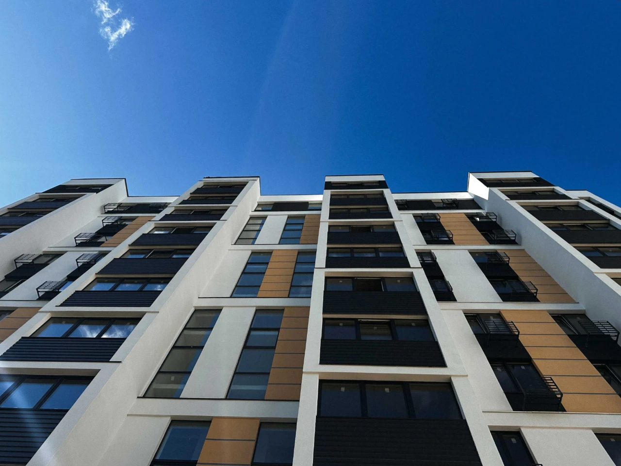 Two-bedroom apartment for sale. Keys immediately. Building is completed.