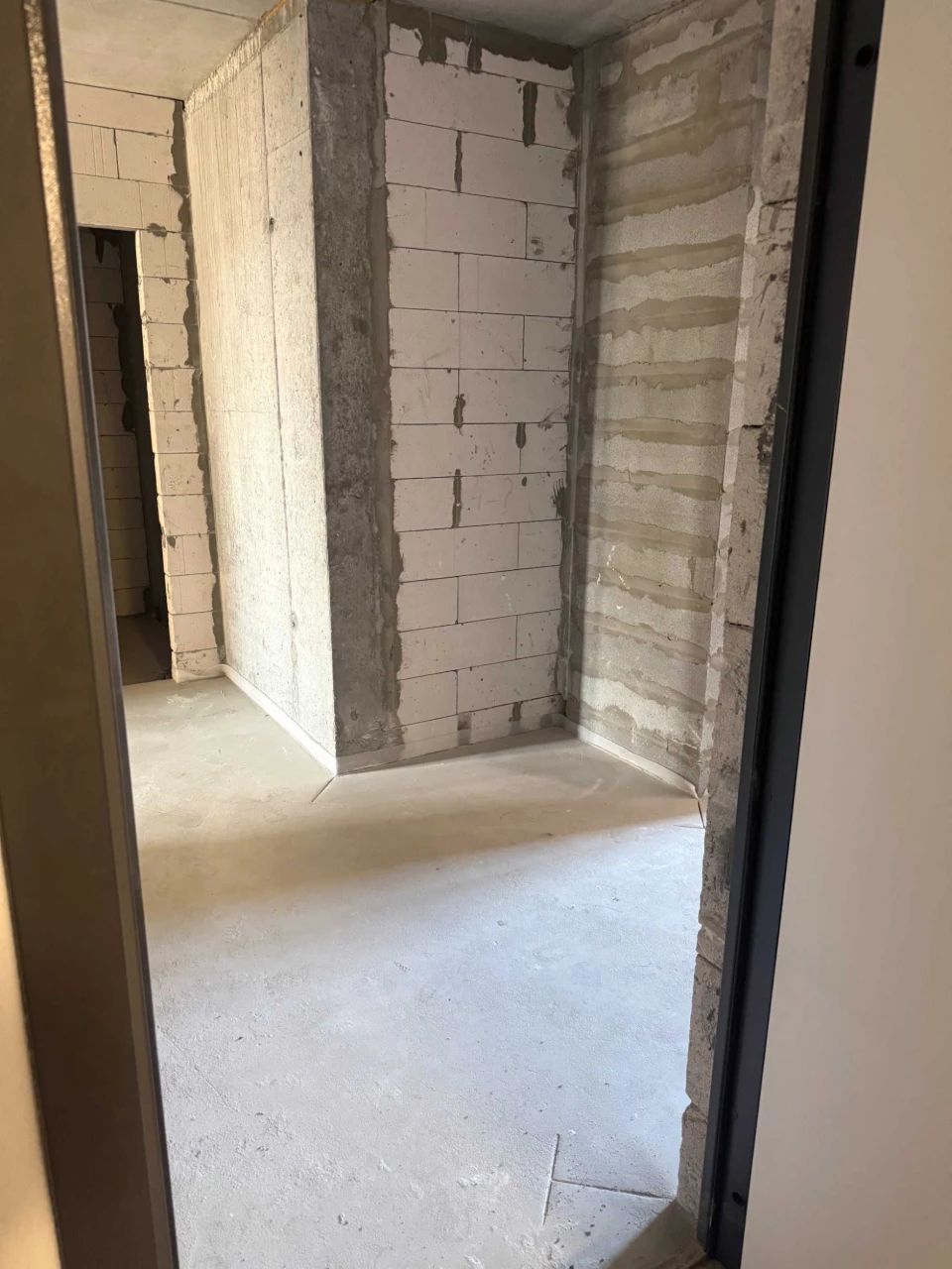Two-bedroom apartment for sale. Keys immediately. Building is completed.