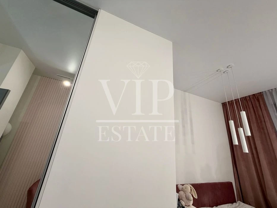 For sale 4-room apartment 137 sq.m. on the 8th floor of the 16th floor in the elite residential complex White Elephant Pr.