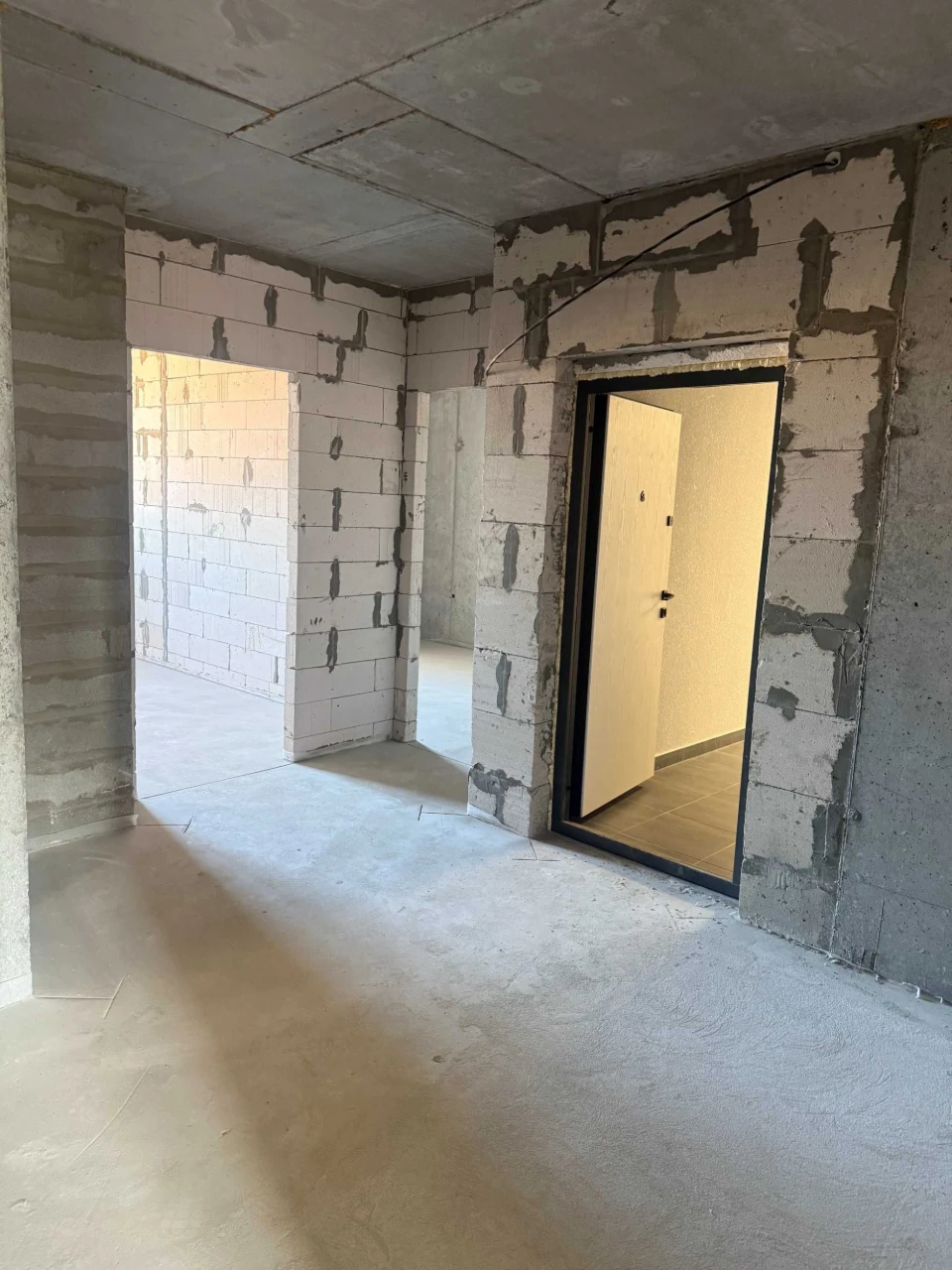 Two-bedroom apartment for sale. Keys immediately. Building is completed.