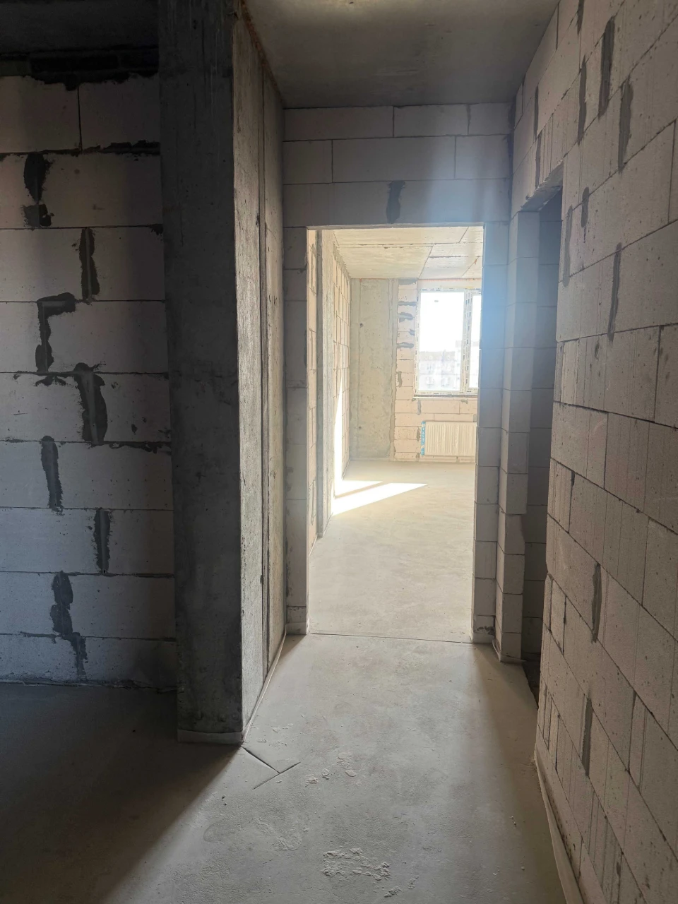 Two-bedroom apartment for sale. Keys immediately. Building is completed.