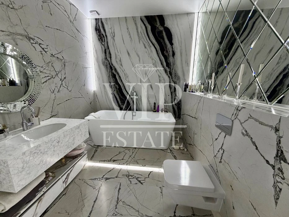 For sale 4-room apartment 137 sq.m. on the 8th floor of the 16th floor in the elite residential complex White Elephant Pr.