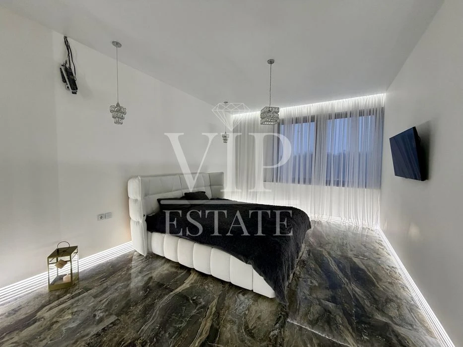For sale 4-room apartment 137 sq.m. on the 8th floor of the 16th floor in the elite residential complex White Elephant Pr.