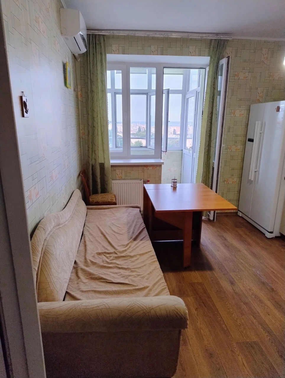 For Sale: 2-room apartment in the center (a home)