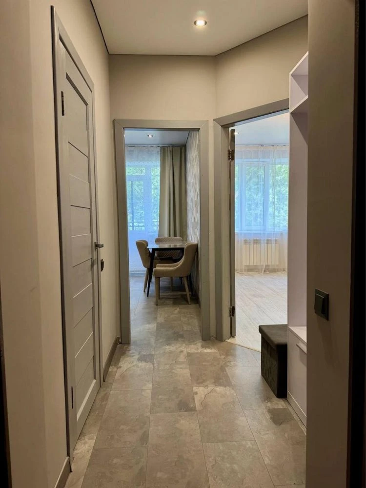No Commission! Beautiful ONE-ROOM Apartment with Good Renovation