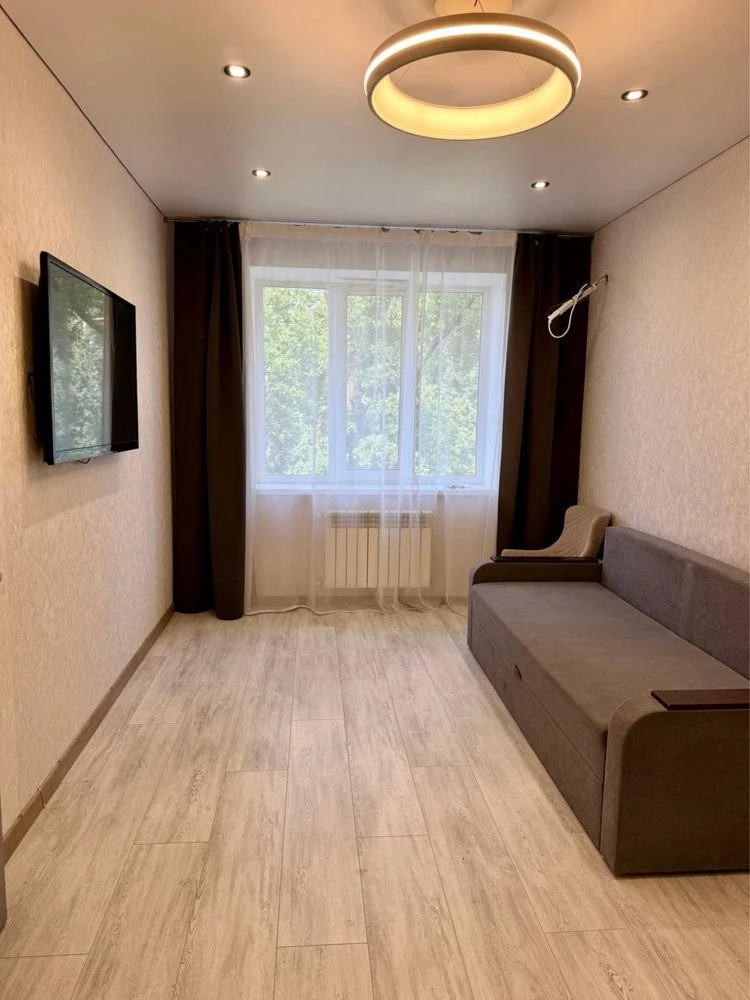 No Commission! Beautiful ONE-ROOM Apartment with Good Renovation