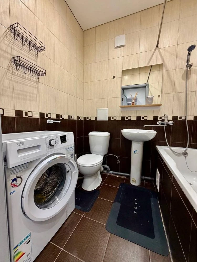 No Commission! Beautiful ONE-ROOM Apartment with Good Renovation