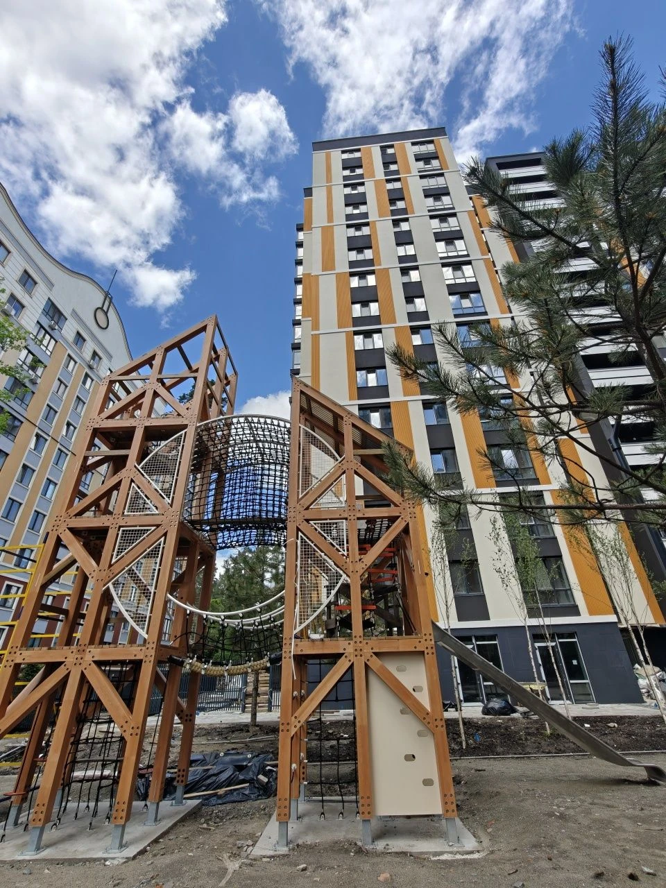 Двухкомнатная квартира в центре Ирпеня. Рядом государственная школа.