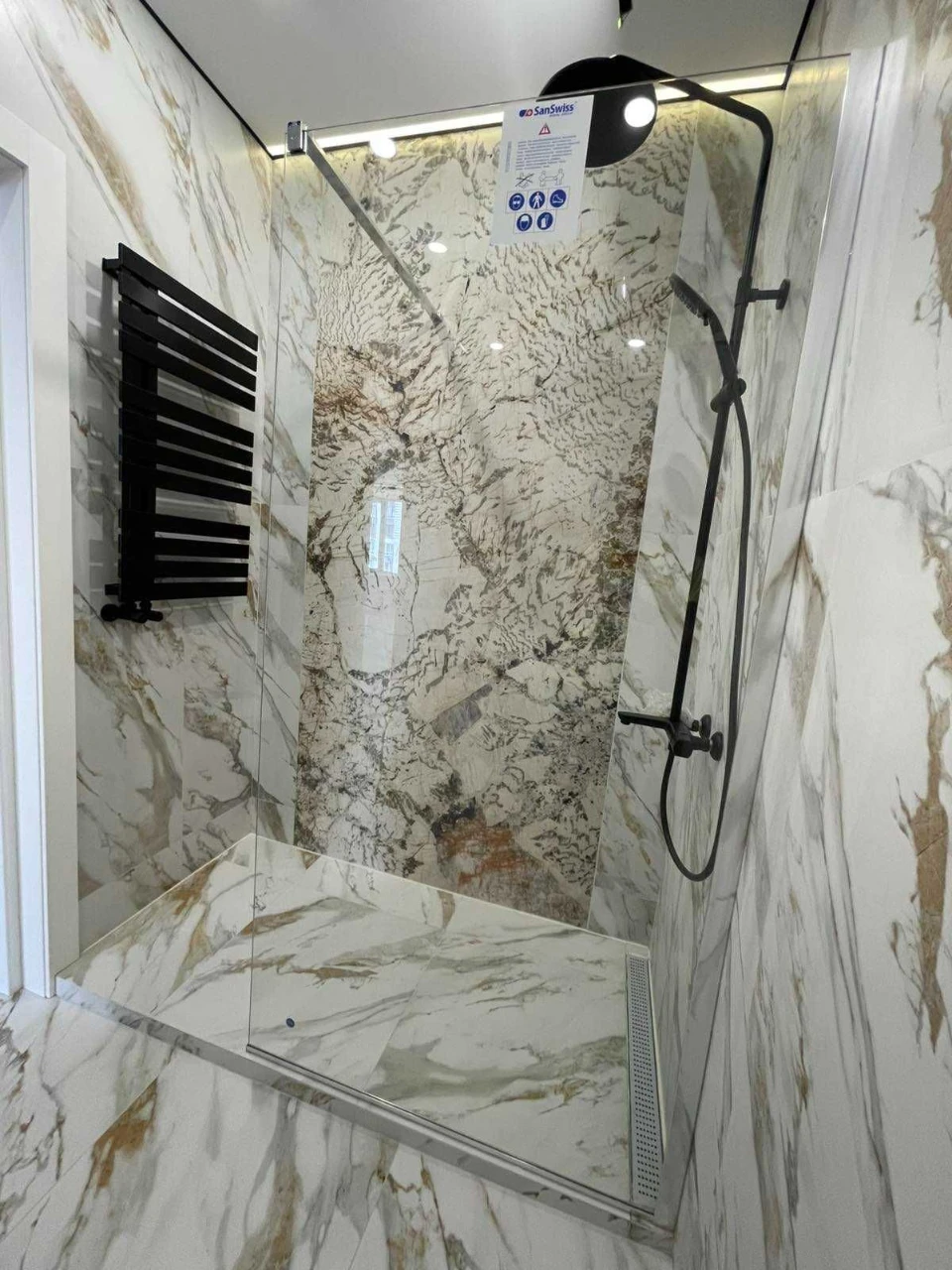 TWO-bedroom apartment with NEW renovation. State program.