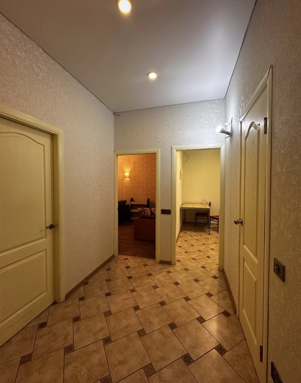 НАЙДЕШЧА 2-КОМНАТНАЯ КВАРТИРА БЛИЗ ОПЕРА! 51,5 м²,
