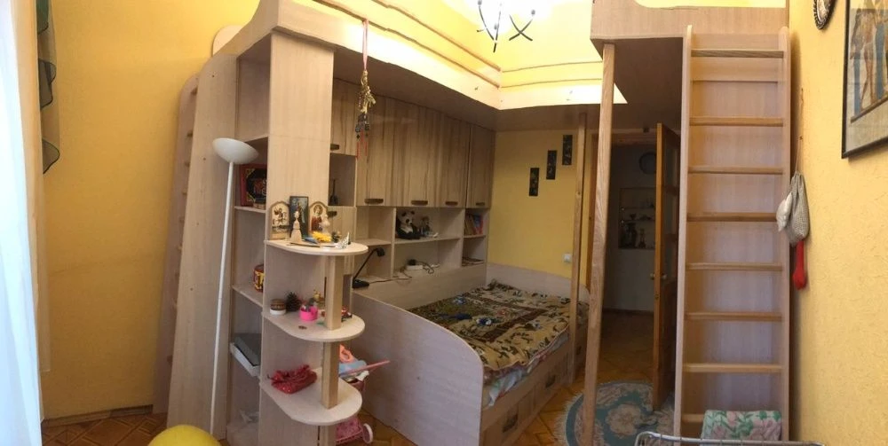 Квартира в Центрі, 4 кімнати (окремі) 107 м2.,вул.Просвіти