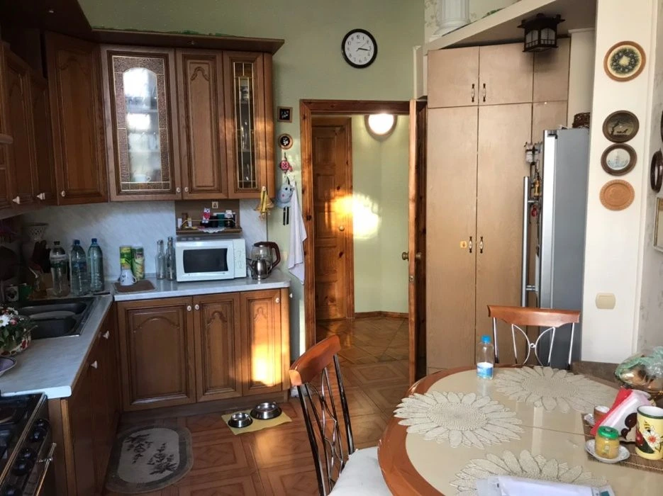 Квартира в Центрі, 4 кімнати (окремі) 107 м2.,вул.Просвіти