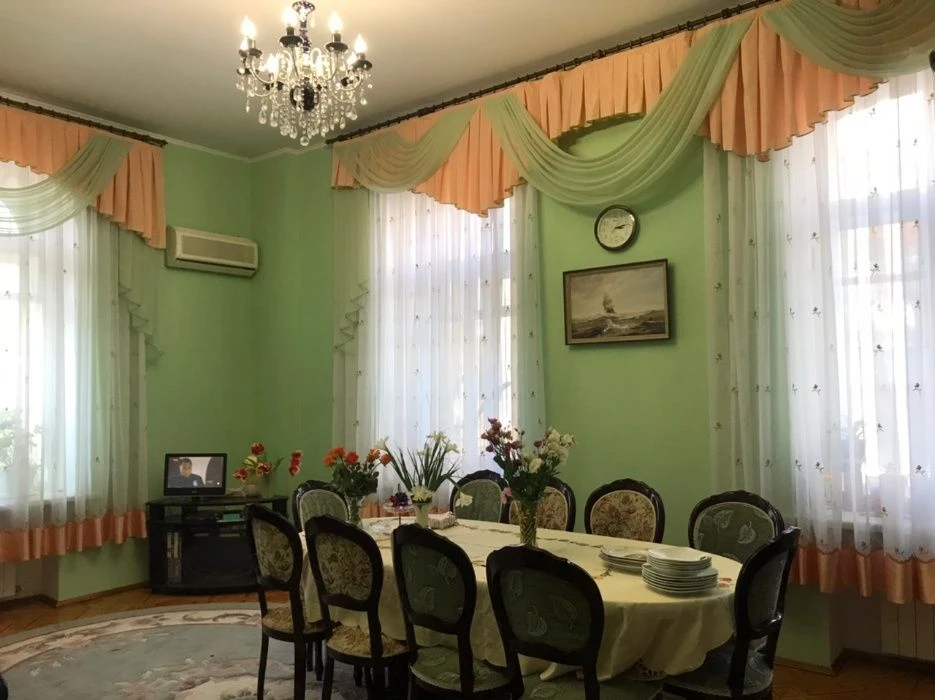 Квартира в Центрі, 4 кімнати (окремі) 107 м2.,вул.Просвіти
