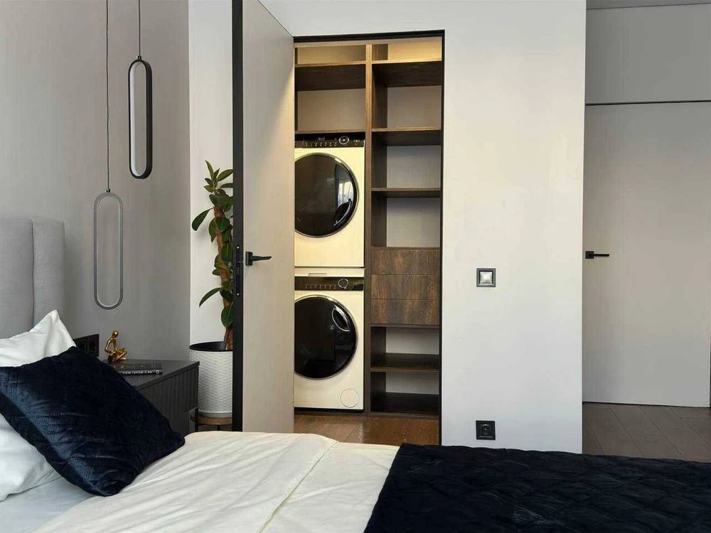 Euro 3-room apartment with designer renovation and furniture.