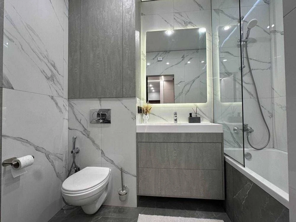 Euro 3-room apartment with designer renovation and furniture.