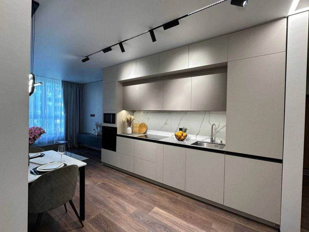 Euro 3-room apartment with designer renovation and furniture.