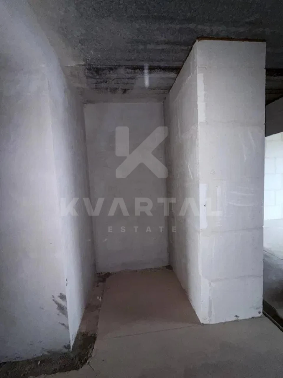 Three-bedroom apartment with minimal finishing in New Metres residential complex