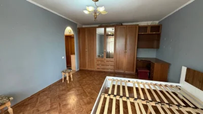 Urgent! Large one-room apartment, gas-connected house