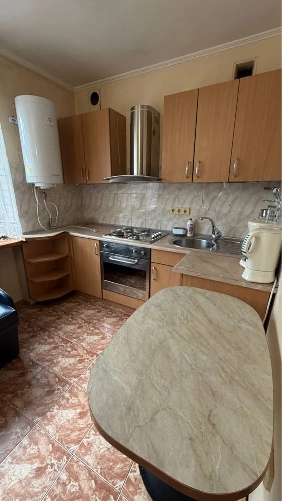 Urgent! Large one-room apartment, gas-connected house