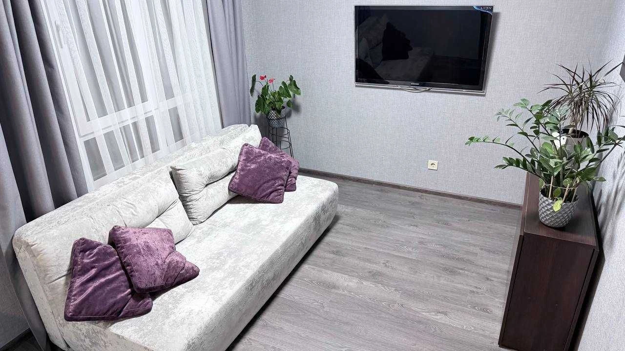 Продається 2-кімнатна квартира з ремонтом в ЖК «Версаль Парк».