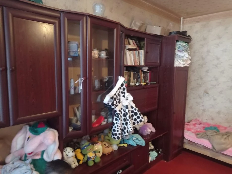 Продам квартиру 3-х комнатную (роганский жм)