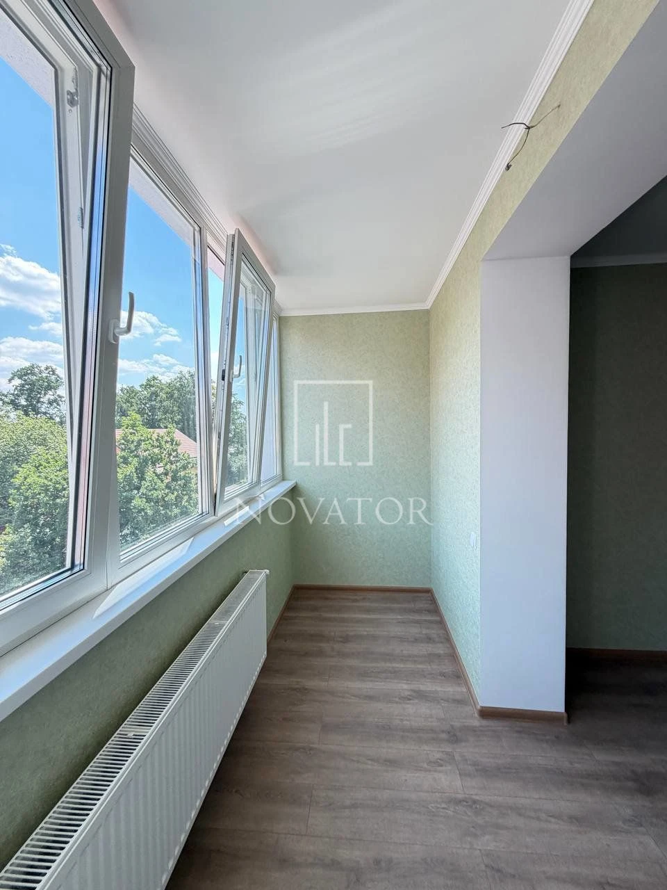 For sale, 2-bedroom apartment renovated and furnished in the center