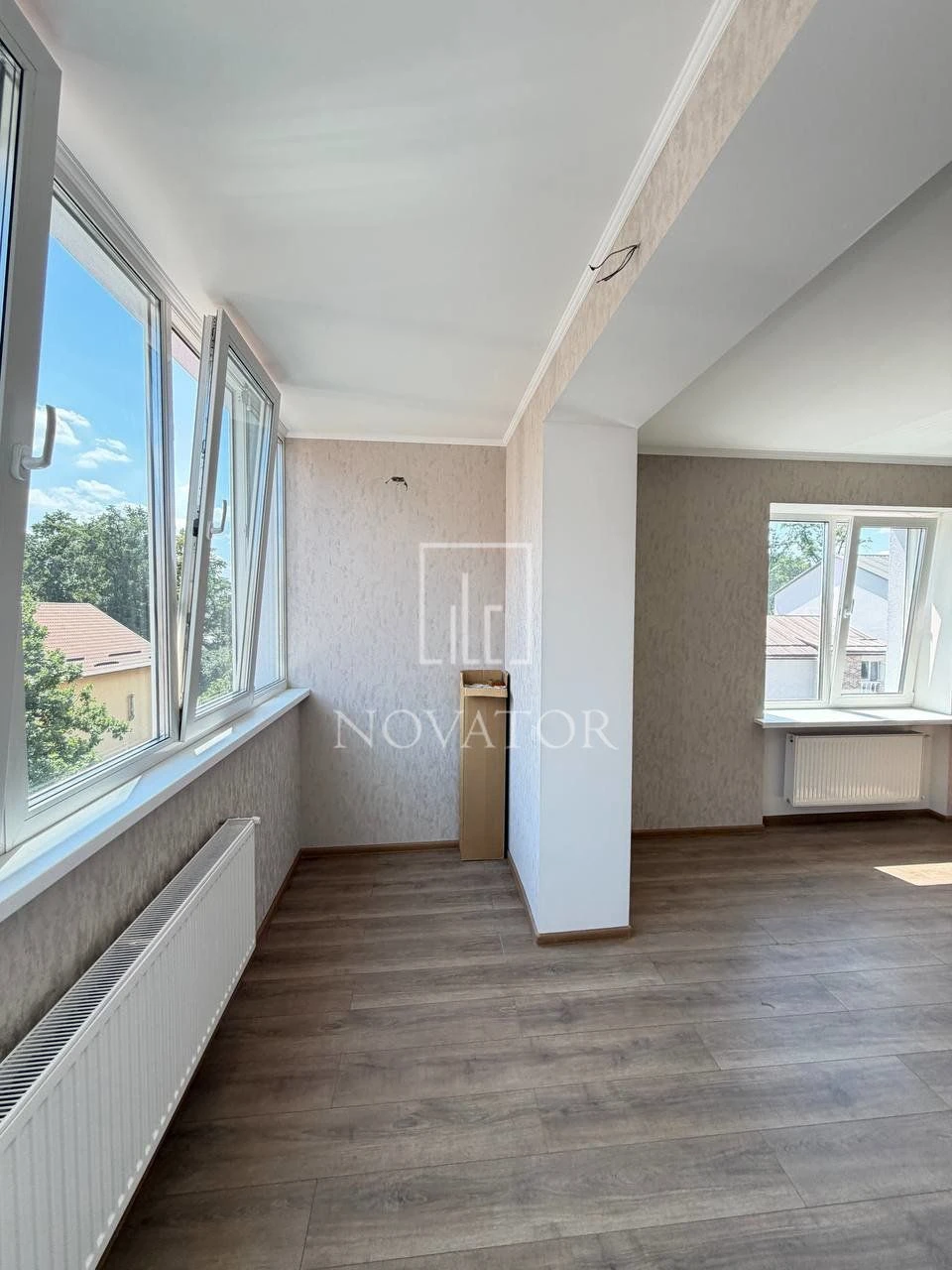 For sale, 2-bedroom apartment renovated and furnished in the center