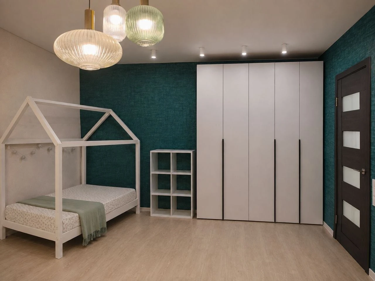 For Sale: Apartment with renovation and great layout. Quick