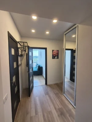 For Sale: Apartment with renovation and great layout. Quick