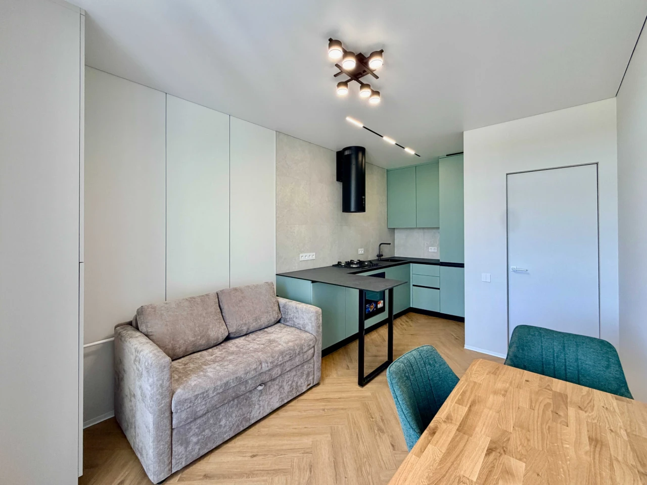 One-bedroom apartment with new renovation. Irpin, Synerhiya Residence