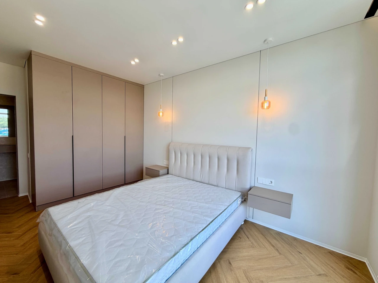 One-bedroom apartment with new renovation. Irpin, Synerhiya Residence