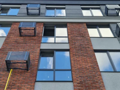 Two-bedroom apartment on the 4th floor with gas heating, street.