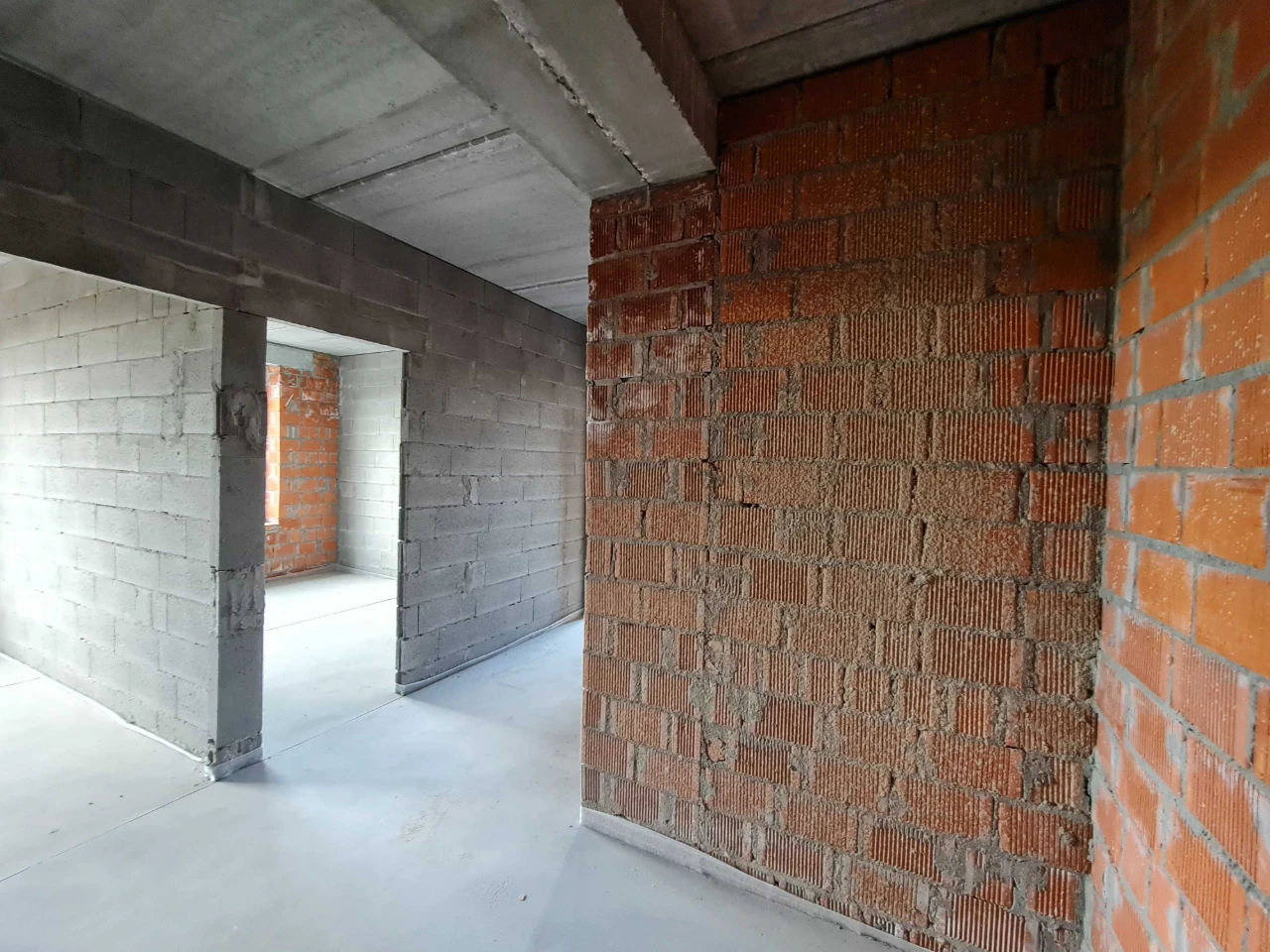 Two-bedroom apartment on the 4th floor with gas heating, street.