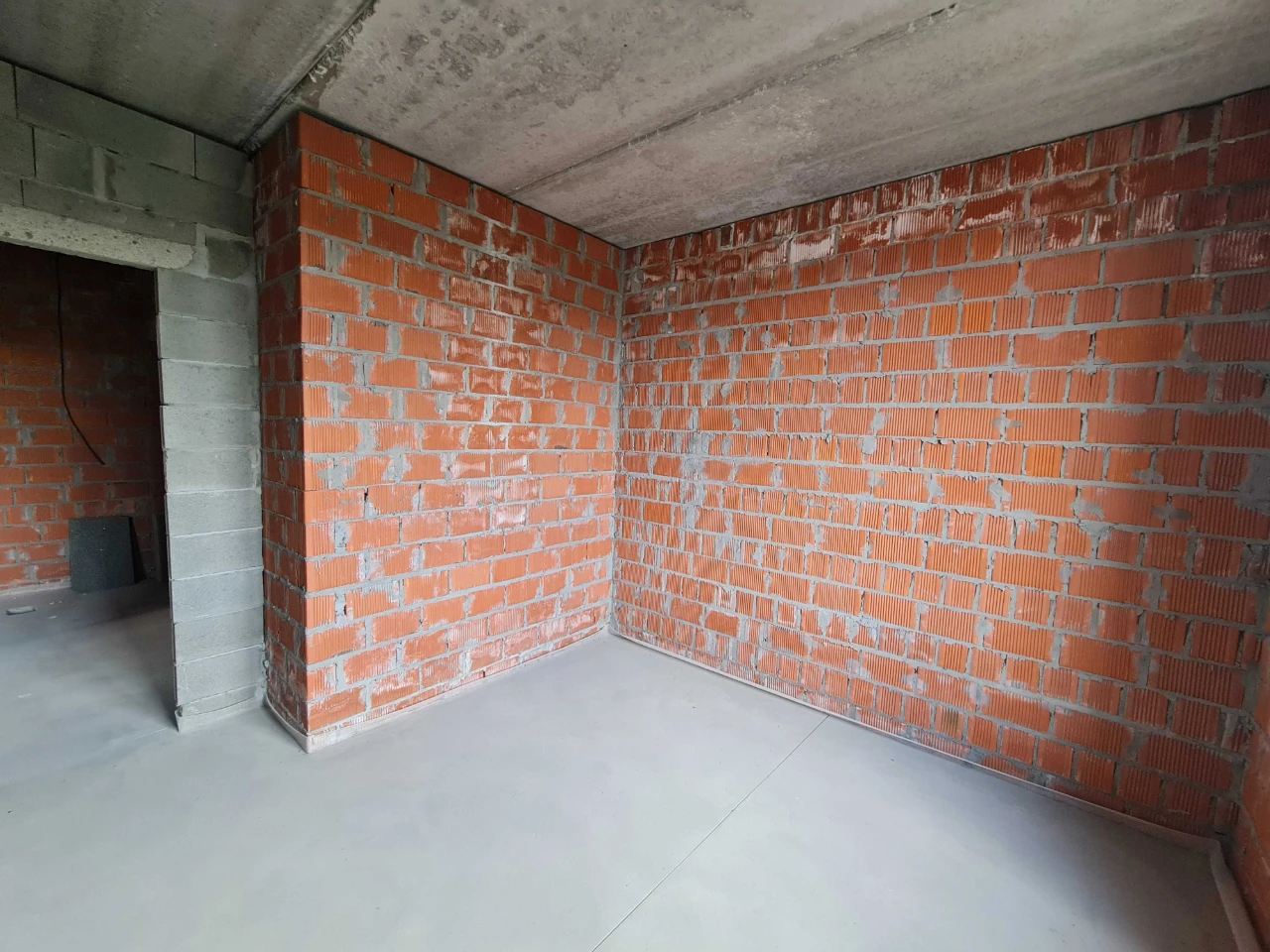 Two-bedroom apartment on the 4th floor with gas heating, street.