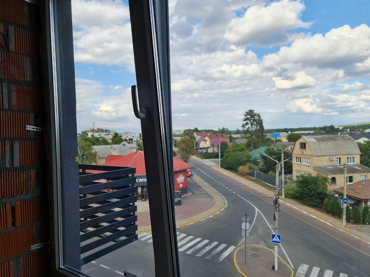 Two-bedroom apartment on the 4th floor with gas heating, street.