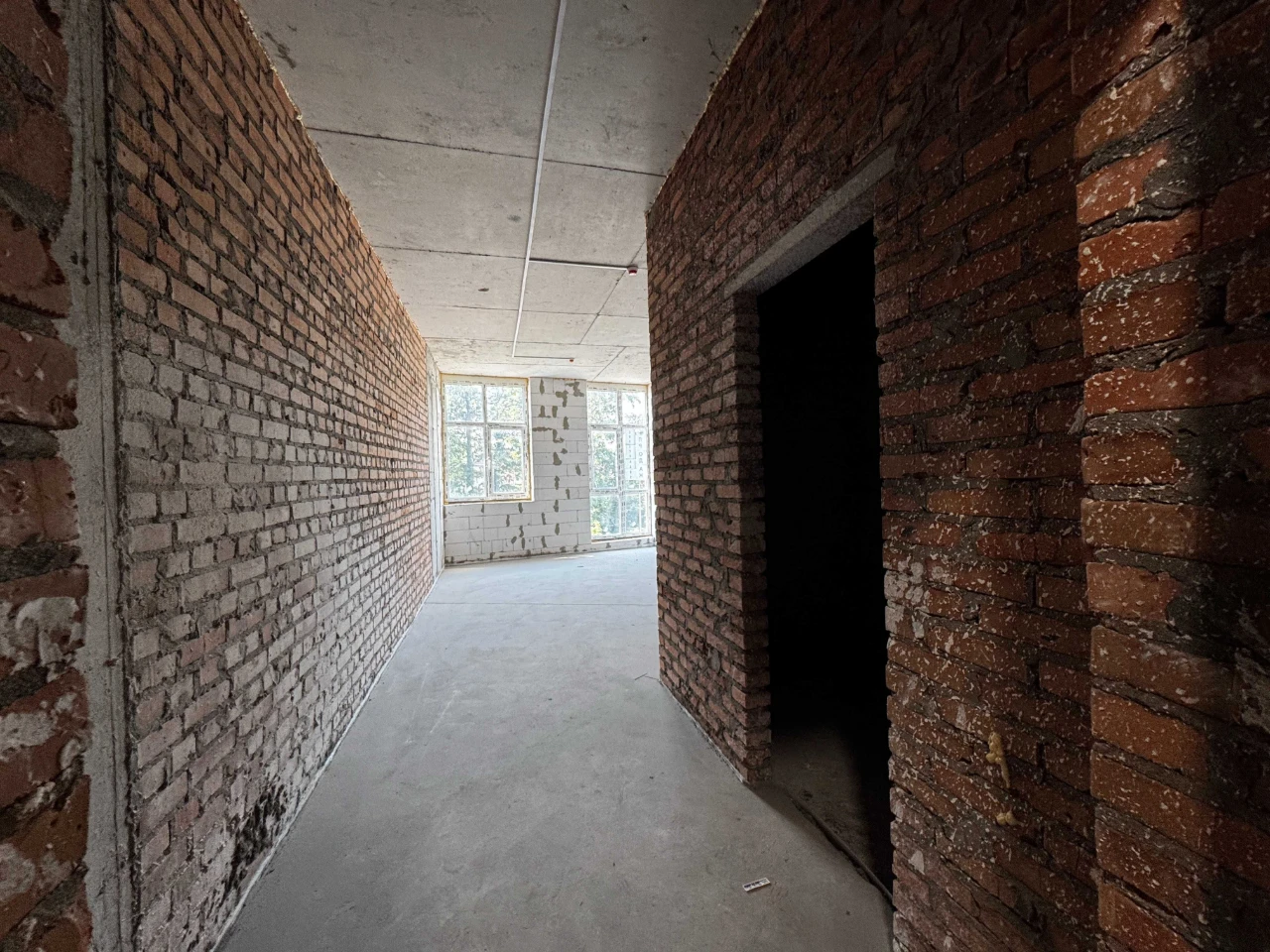Most affordable apartment in a completed residential complex. Documents are available, 15 minutes to the metro.