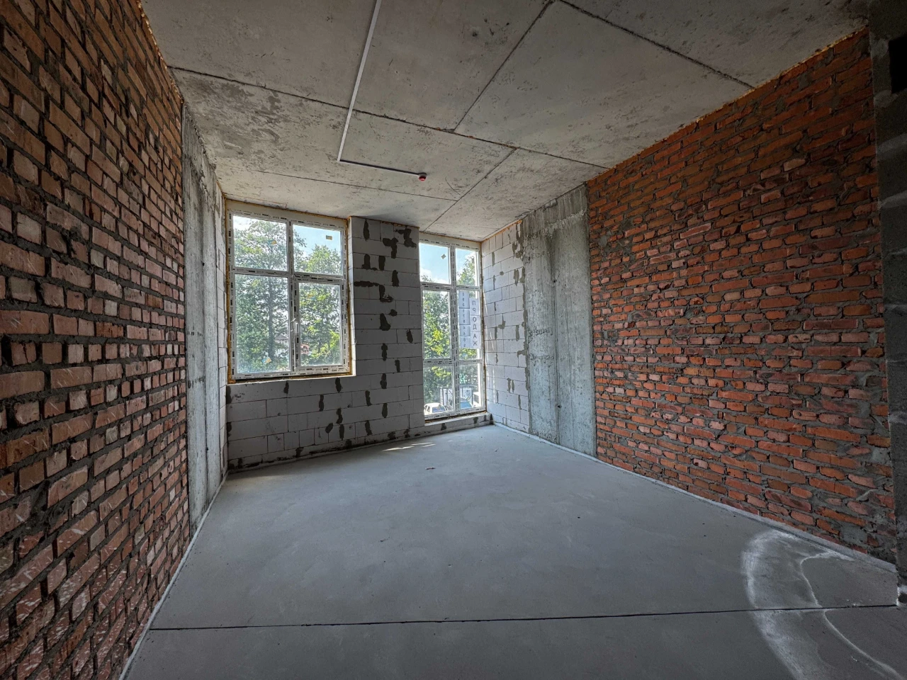 Most affordable apartment in a completed residential complex. Documents are available, 15 minutes to the metro.