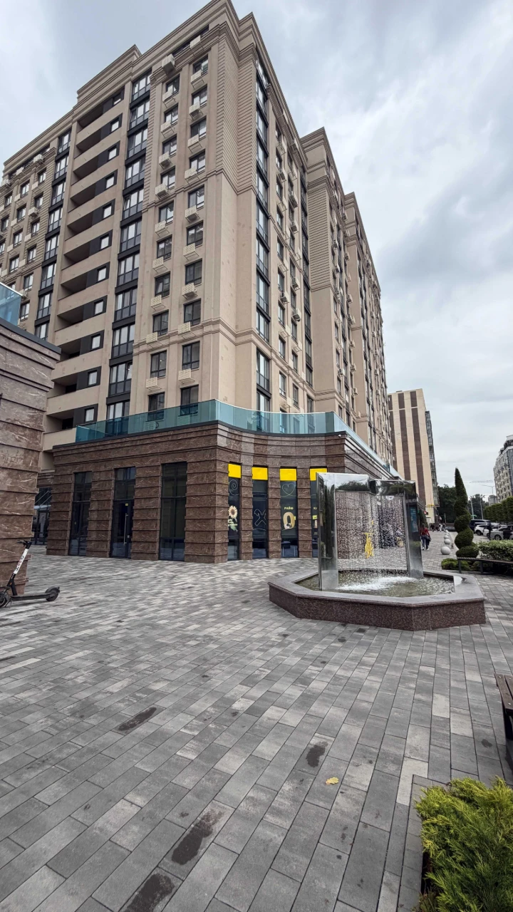 Spacious 3-bedroom apartment 83m2, double-sided in business class residential complex Central