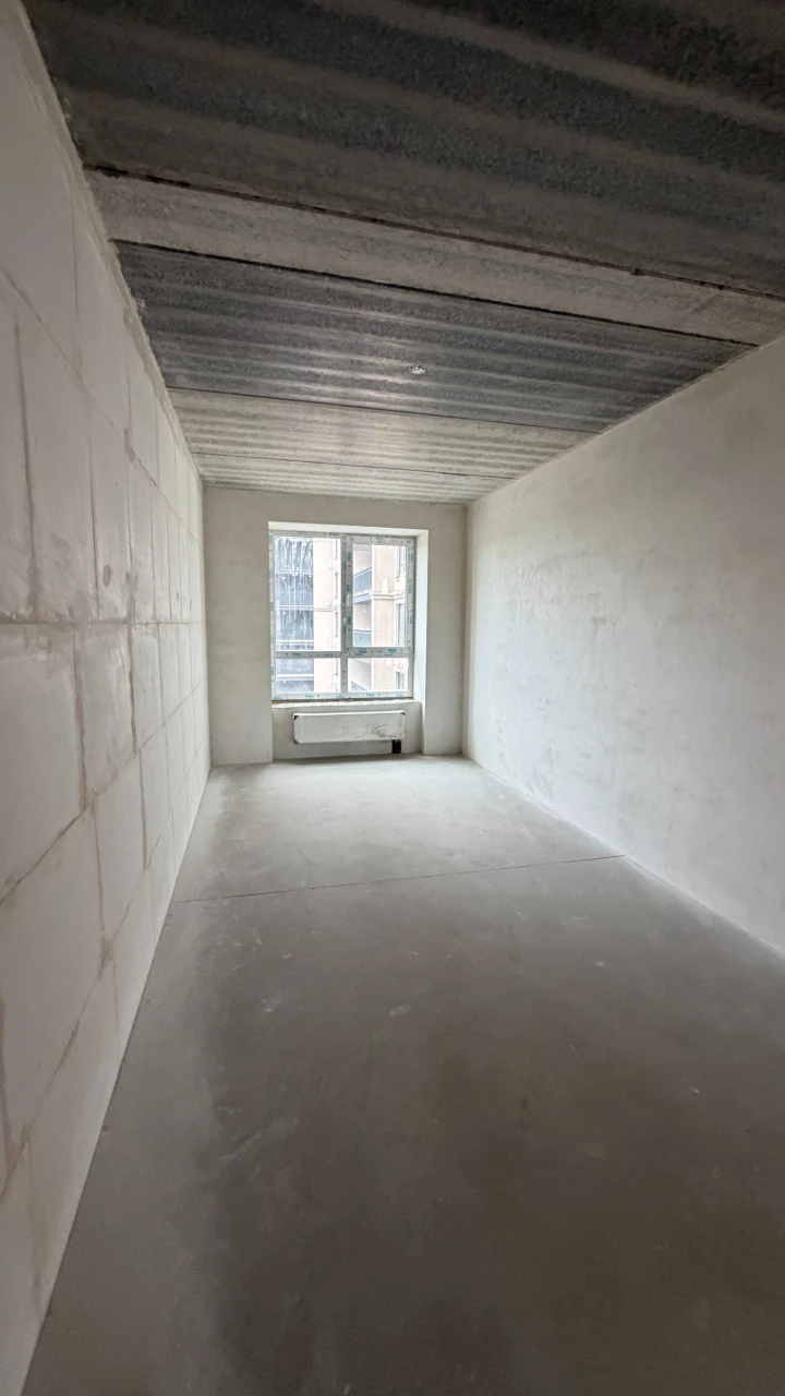 Spacious 3-bedroom apartment 83m2, double-sided in business class residential complex Central