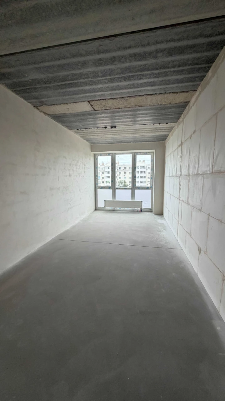 Spacious 3-bedroom apartment 83m2, double-sided in business class residential complex Central