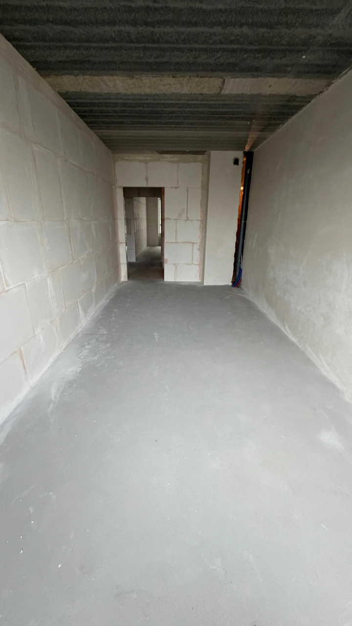 Spacious 3-bedroom apartment 83m2, double-sided in business class residential complex Central