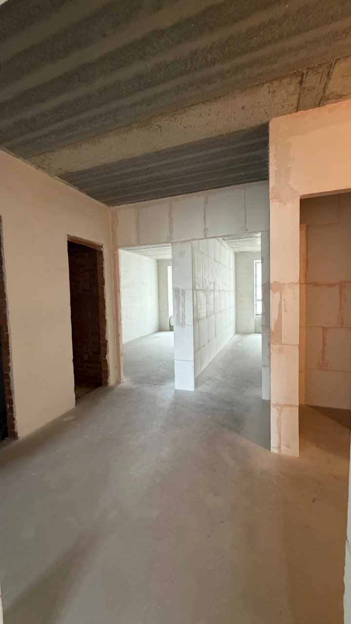 Spacious 3-bedroom apartment 83m2, double-sided in business class residential complex Central